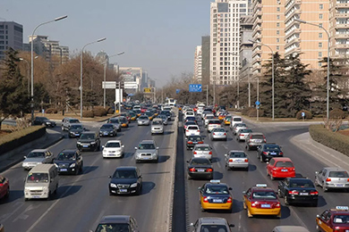 鬧市開車必學(xué)技巧，你會(huì)幾招？